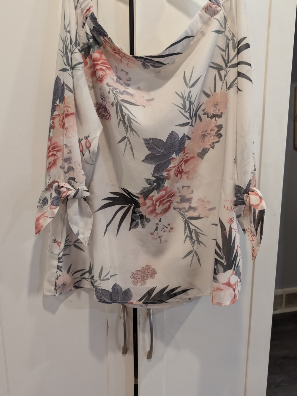 Minkas Women's Floral Tie-Sleeve Blouse - White with Pink Floral Size Xxl